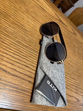 Round Metal Frame Sunglasses - Black Lenses